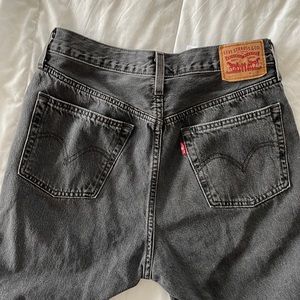 ✴️ Levi’s 501 distressed black jeans ✴️ Size 29 x 29 length with frayed edge.